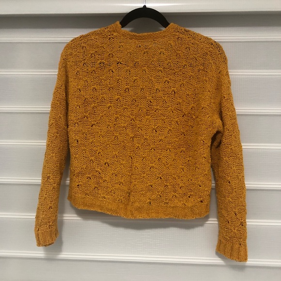 Bright yellow American Eagle cardigan. Comfy and casual wear - Picture 2 of 4